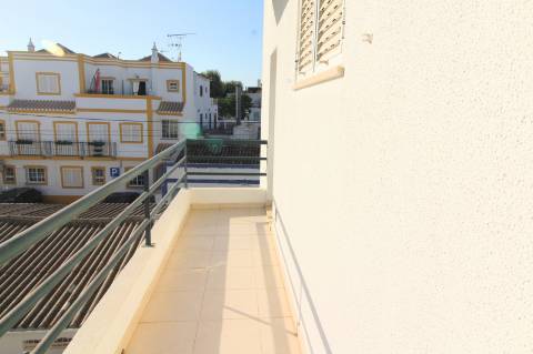 Apartamento T2, último andar, com um amplo terraço de 74.40 m2, Santa Luzia, Tavira
