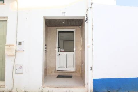 Apartamento T2, último andar, com um amplo terraço de 74.40 m2, Santa Luzia, Tavira