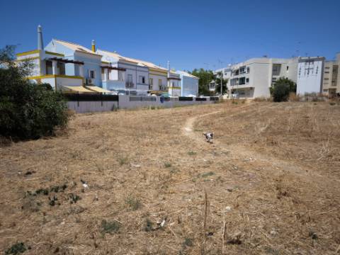 TERRENO URBANO COM 1720 M2 - PARA CONSTRUÇÃO - MORADIAS PREDIO - MANTA ROTA - VILA NOVA DE CACELA - VRSA