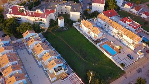 TERRENO URBANO COM 1720 M2 - PARA CONSTRUÇÃO - MORADIAS PREDIO - MANTA ROTA - VILA NOVA DE CACELA - VRSA