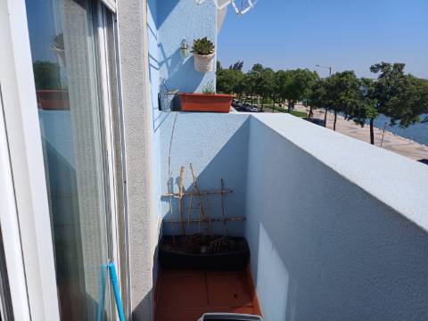 Apartamento T1 situado na primeira linha Rio Guadiana. Arrendamento de Outubro a Maio