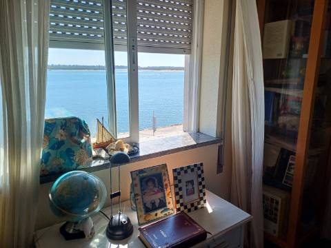 Apartamento T1 situado na primeira linha Rio Guadiana. Arrendamento de Outubro a Maio