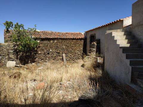 MORADIA - TURISMO - COM TERRENO DE 6 HECTARES NA ALDEIA DE SÃO MARTINHO - ALCOUTIM - ALGARVE