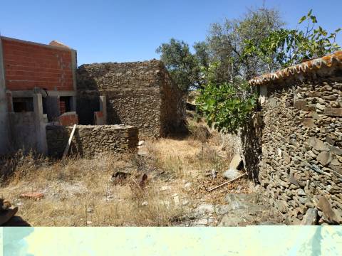 MORADIA - TURISMO - COM TERRENO DE 6 HECTARES NA ALDEIA DE SÃO MARTINHO - ALCOUTIM - ALGARVE