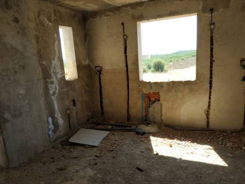 MORADIA - TURISMO - COM TERRENO DE 6 HECTARES NA ALDEIA DE SÃO MARTINHO - ALCOUTIM - ALGARVE