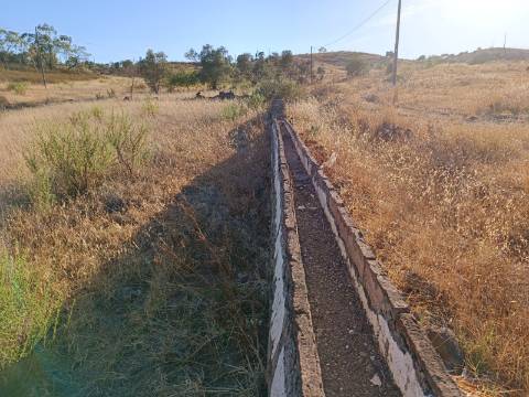 TERRENO COM ARMAZÉM - RUINA - NORA - FURO - COM 77.630 M2 - CONSTRUÇÃO DE MORADIA E TURISMO - MALHÃO - CASTRO MARIM - ALGARVE