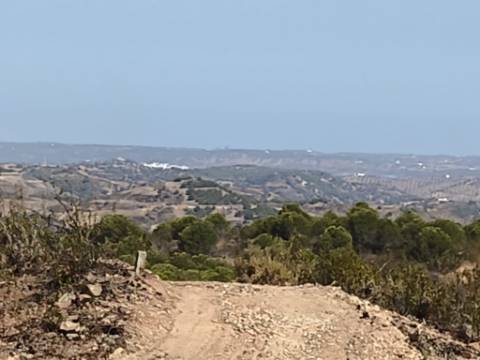 TERRENO COM 7.280 M2 - COM TERRAÇO - VISTA MAR - PRÓXIMO A CORTE DO GAGO - CASTRO MARIM - ALGARVE