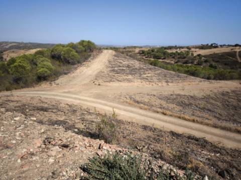 TERRENO COM 7.280 M2 - COM TERRAÇO - VISTA MAR - PRÓXIMO A CORTE DO GAGO - CASTRO MARIM - ALGARVE