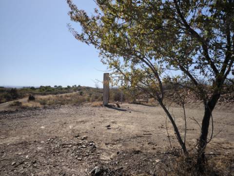 TERRENO COM 7.280 M2 - COM TERRAÇO - VISTA MAR - PRÓXIMO A CORTE DO GAGO - CASTRO MARIM - ALGARVE