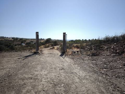 TERRENO COM 7.280 M2 - COM TERRAÇO - VISTA MAR - PRÓXIMO A CORTE DO GAGO - CASTRO MARIM - ALGARVE