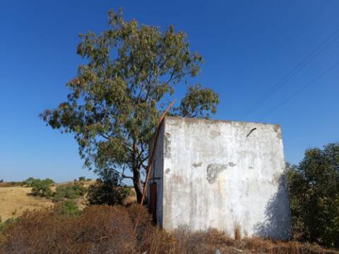TERRENO COM ARMAZÉM - RUINA - NORA - FURO - COM 77.630 M2 - CONSTRUÇÃO DE MORADIA E TURISMO - MALHÃO - CASTRO MARIM - ALGARVE
