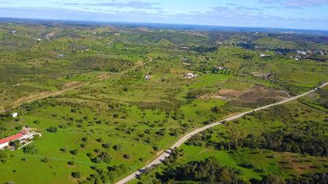 TERRENO COM ARMAZÉM - RUINA - NORA - FURO - COM 77.630 M2 - CONSTRUÇÃO DE MORADIA E TURISMO - MALHÃO - CASTRO MARIM - ALGARVE

