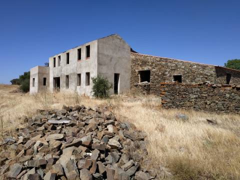 MORADIA - TURISMO - COM TERRENO DE 6 HECTARES NA ALDEIA DE SÃO MARTINHO - ALCOUTIM - ALGARVE