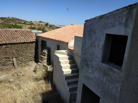 MORADIA - TURISMO - COM TERRENO DE 6 HECTARES NA ALDEIA DE SÃO MARTINHO - ALCOUTIM - ALGARVE