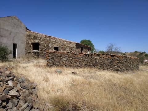 MORADIA - TURISMO - COM TERRENO DE 6 HECTARES NA ALDEIA DE SÃO MARTINHO - ALCOUTIM - ALGARVE