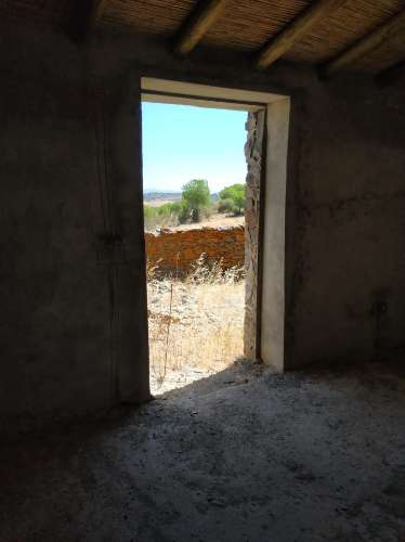 MORADIA - TURISMO - COM TERRENO DE 6 HECTARES NA ALDEIA DE SÃO MARTINHO - ALCOUTIM - ALGARVE