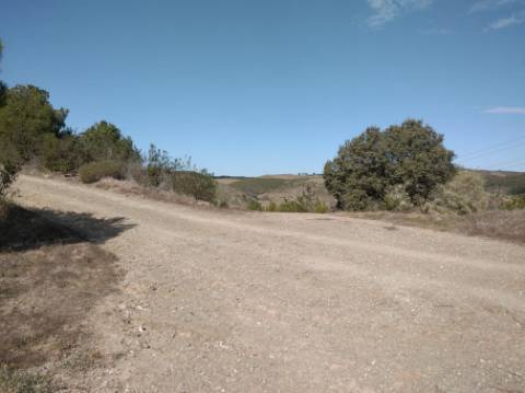 HERDADE COM 52 HECTARES - JUNTO A BARRAGEM DE ALCOUTIM - RIO CADAVAIS - ALCOUTIM - ALGARVE