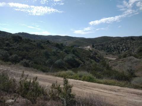 HERDADE COM 52 HECTARES - JUNTO A BARRAGEM DE ALCOUTIM - RIO CADAVAIS - ALCOUTIM - ALGARVE