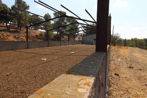 TERRENO COM 113.000 M2 - COM ÁGUA - ELETRICIDADE - ESTUFAS - PARA CONSTRUÇÃO - HABITAÇÃO E TURISMO - EM ODELEITE - CASTRO MARIM - ALGARVE