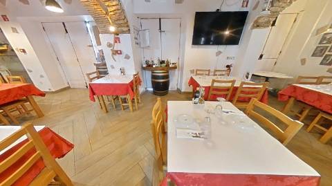 Restaurante equipado com esplanada, na zona comercial de Olhão!!!