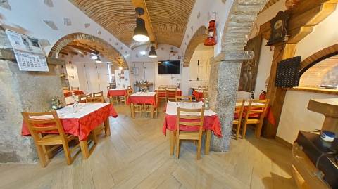 Restaurante equipado com esplanada, na zona comercial de Olhão!!!