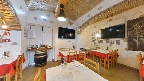 Restaurante equipado com esplanada, na zona comercial de Olhão!!!