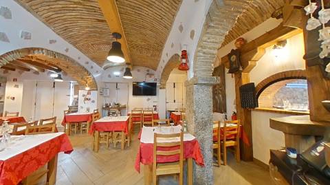 Restaurante equipado com esplanada, na zona comercial de Olhão!!!