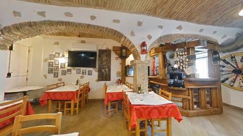 Restaurante equipado com esplanada, na zona comercial de Olhão!!!