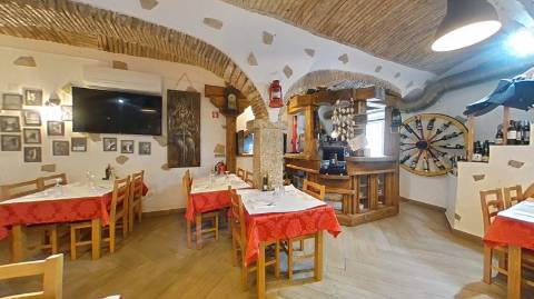 Restaurante equipado com esplanada, na zona comercial de Olhão!!!