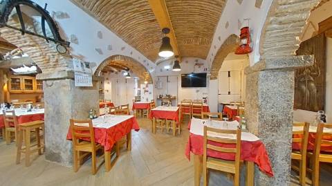 Restaurante equipado com esplanada, na zona comercial de Olhão!!!