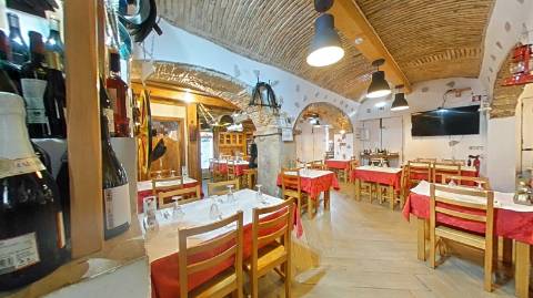 Restaurante equipado com esplanada, na zona comercial de Olhão!!!