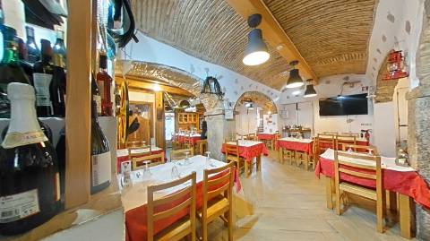 Restaurante equipado com esplanada, na zona comercial de Olhão!!!