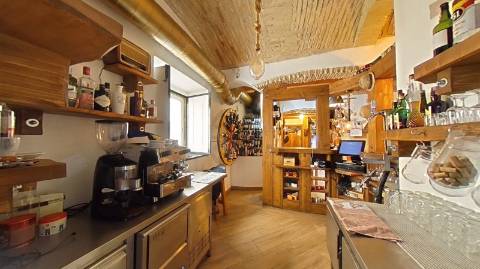 Restaurante equipado com esplanada, na zona comercial de Olhão!!!