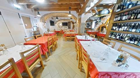 Restaurante equipado com esplanada, na zona comercial de Olhão!!!