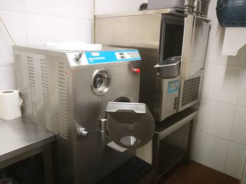 Fabrica e salão de Festas em Vila Real de António