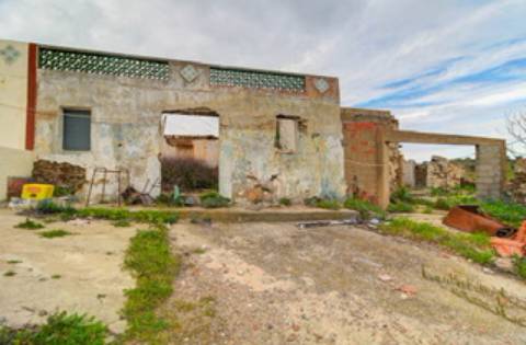 Ruína com vista para o mar