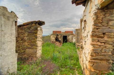 Ruína com vista para o mar