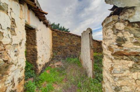 Ruína com vista para o mar