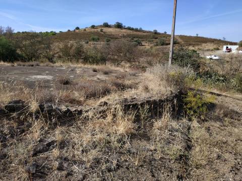 TERRENO MISTO COM 1.200 M2 ÁREA URBANA E 12.7 HECTARES DE TERRENO COM LAGO PRIVADO EM BOTELHAS - CASTRO MARIM