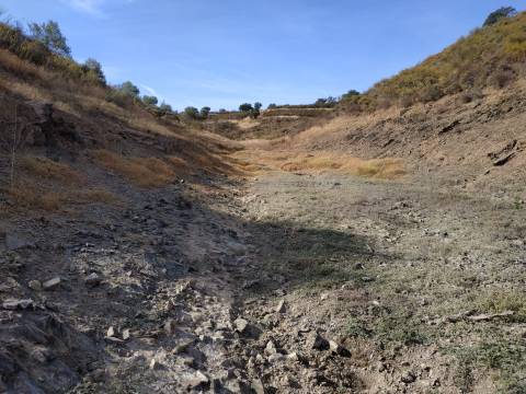 TERRENO MISTO COM 1.200 M2 ÁREA URBANA E 12.7 HECTARES DE TERRENO COM LAGO PRIVADO EM BOTELHAS - CASTRO MARIM