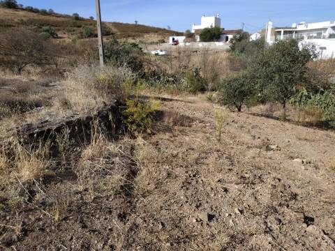 TERRENO MISTO COM 1.200 M2 ÁREA URBANA E 12.7 HECTARES DE TERRENO COM LAGO PRIVADO EM BOTELHAS - CASTRO MARIM