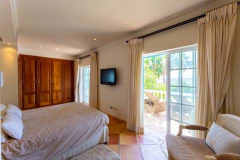 Moradia de Luxo em primeira linha na Ria Formosa