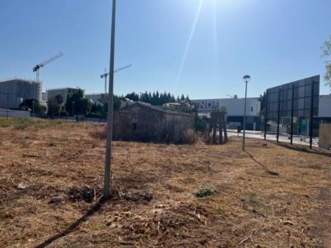 Terreno para construção de 23 apartamentos + 1 loja no centro de loule