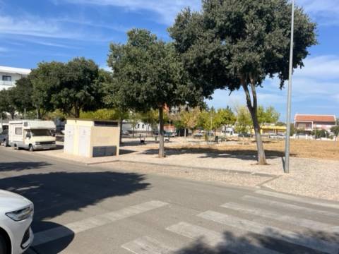 Terreno para construção de 23 apartamentos + 1 loja no centro de loule