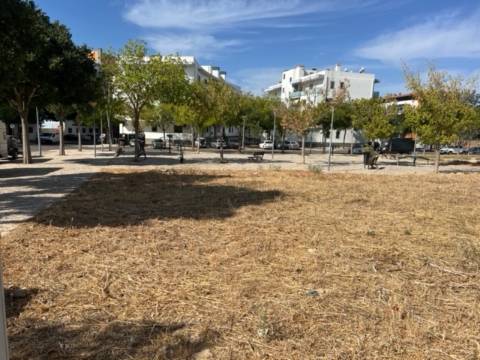 Lote com 868m2 para construção de 23 apartamentos e um comerciocom 2579m2 para construção no centro de loule