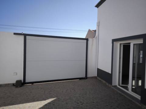 MORADIA T5+1 COM ESPAÇO EXTERIOR NO CENTRO DE CASTRO MARIM - ALGARVE