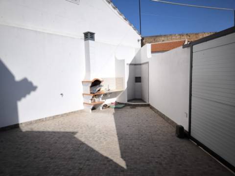 MORADIA T5+1 COM ESPAÇO EXTERIOR NO CENTRO DE CASTRO MARIM - ALGARVE