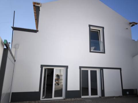 MORADIA T5+1 COM ESPAÇO EXTERIOR NO CENTRO DE CASTRO MARIM - ALGARVE