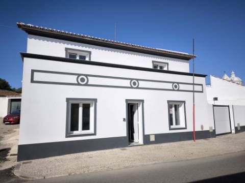 MORADIA T5+1 COM ESPAÇO EXTERIOR NO CENTRO DE CASTRO MARIM - ALGARVE