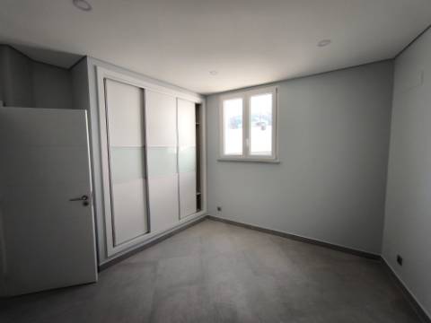 MORADIA T5+1 COM ESPAÇO EXTERIOR NO CENTRO DE CASTRO MARIM - ALGARVE